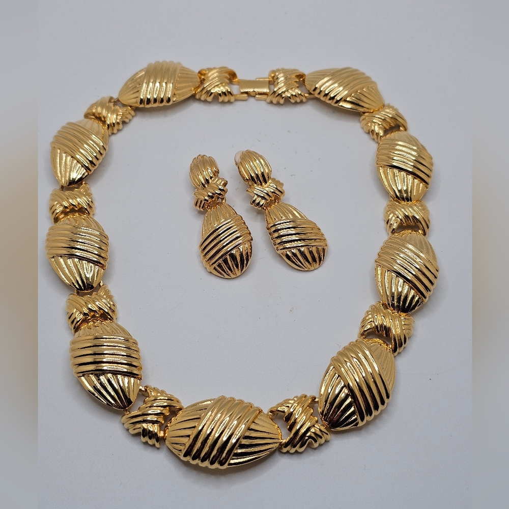 Vintage Rare Glam Gold-Toned Ornate Jewelry Set By Bold Elegance Signed